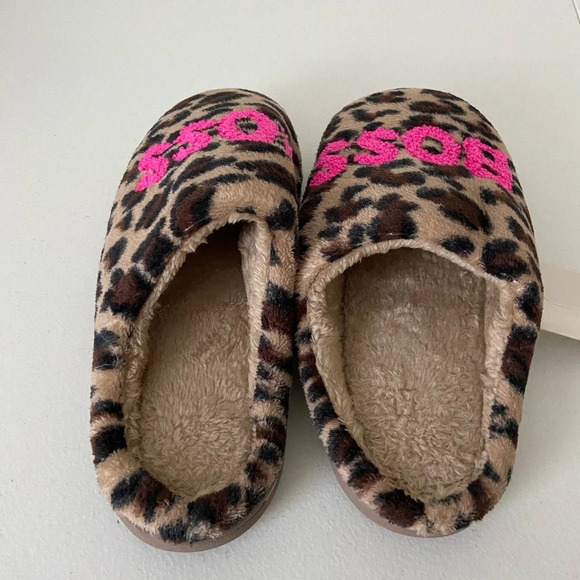 NWT | Camel‎ Threads women’s leopard BOSS slippers — size small/medium (39-40) - Picture 2 of 5